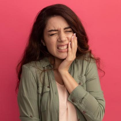 Mik a fogfájás leggyakoribb okai és hogyan lehet otthon csillapítani a fájdalmat?